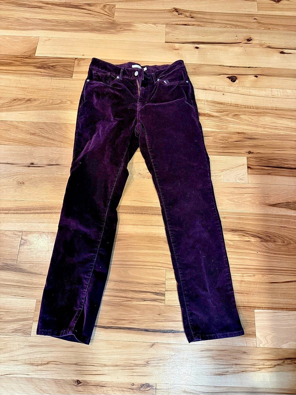 Levi's Classic Straight Purple Straight Leg Pants size 28